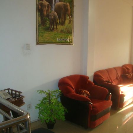 Down Town Hotel Ponnarankulama Экстерьер фото