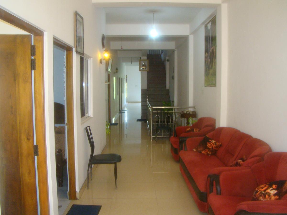 Down Town Hotel Ponnarankulama Экстерьер фото