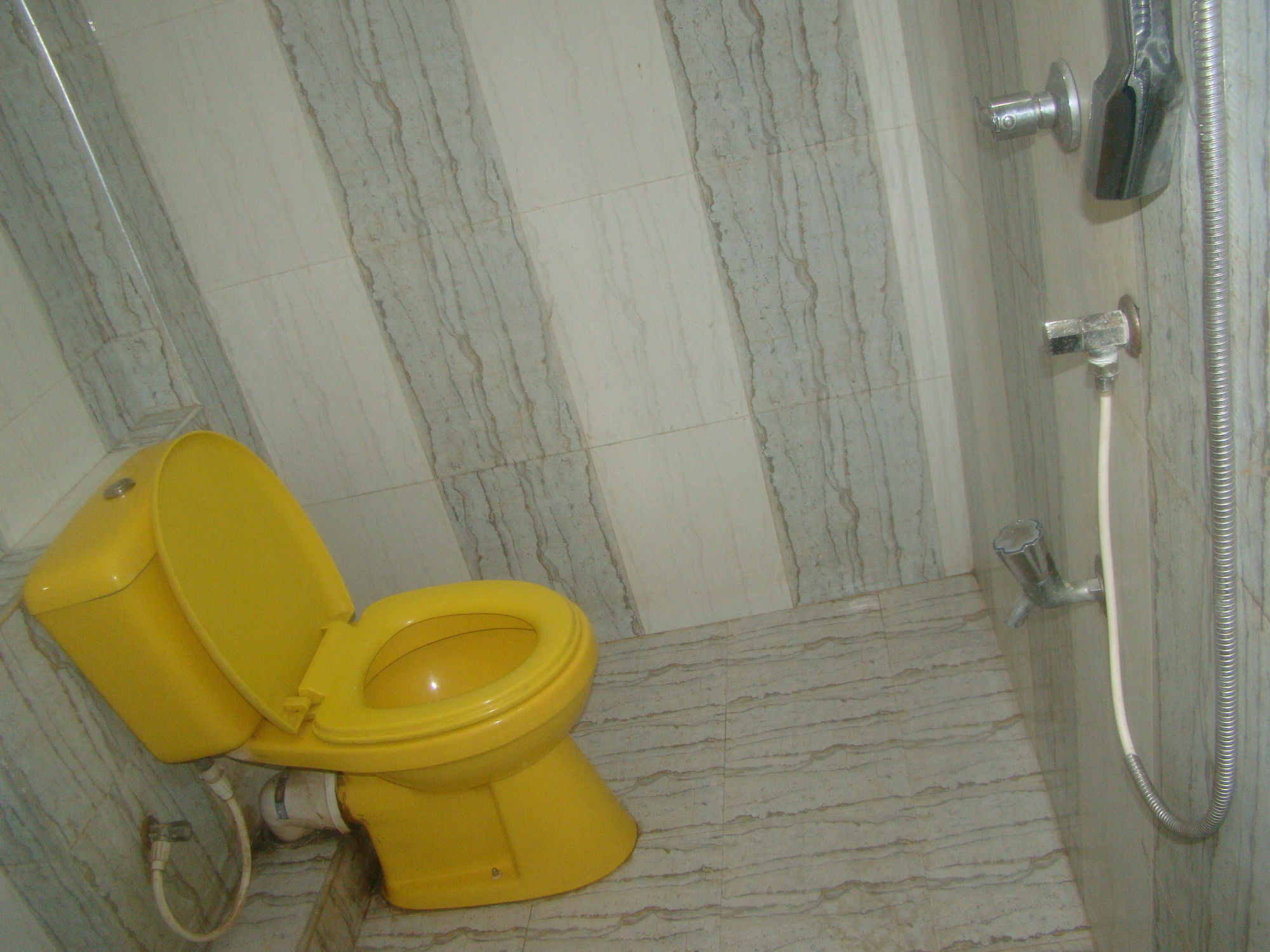 Down Town Hotel Ponnarankulama Экстерьер фото