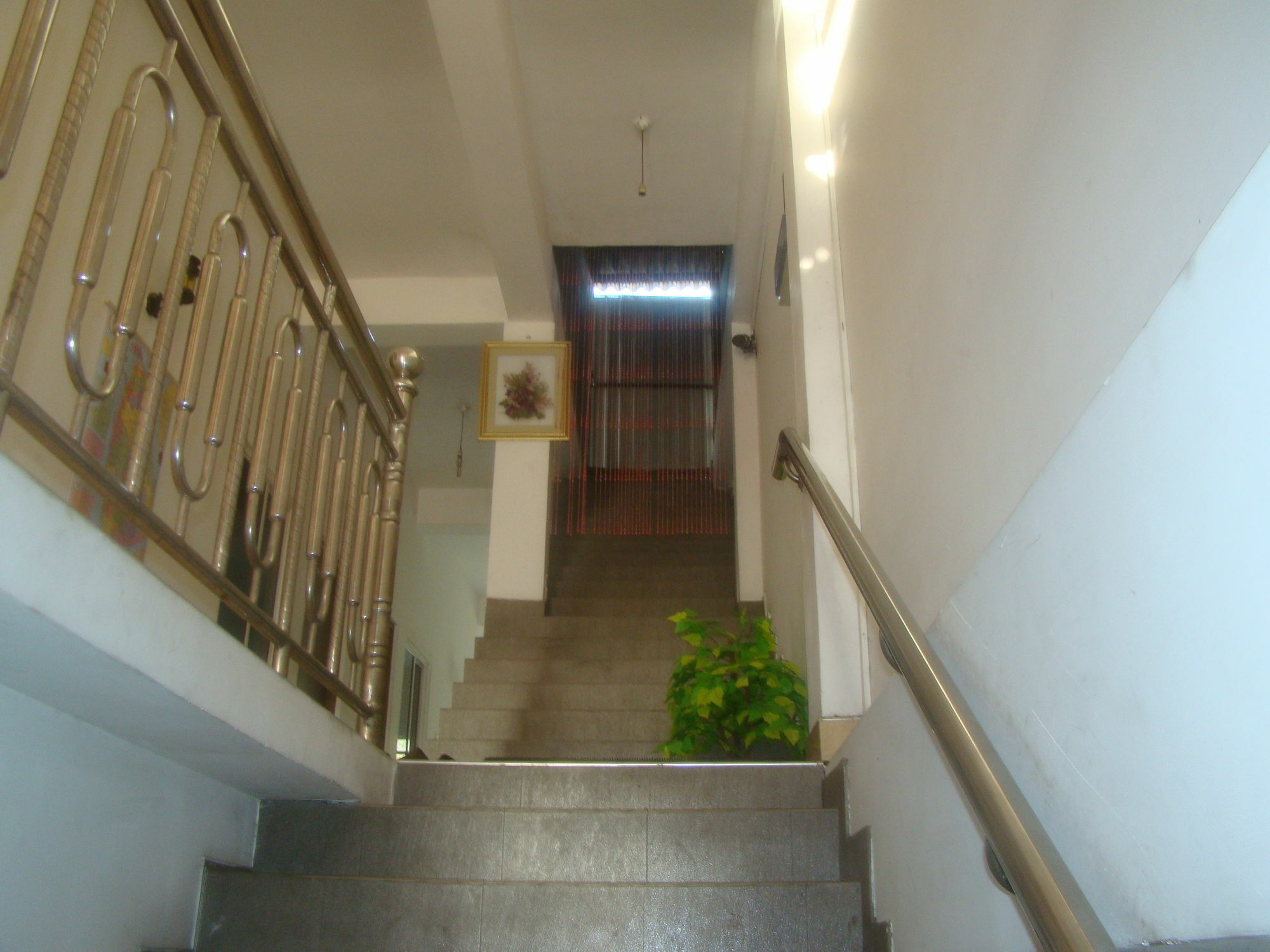 Down Town Hotel Ponnarankulama Экстерьер фото